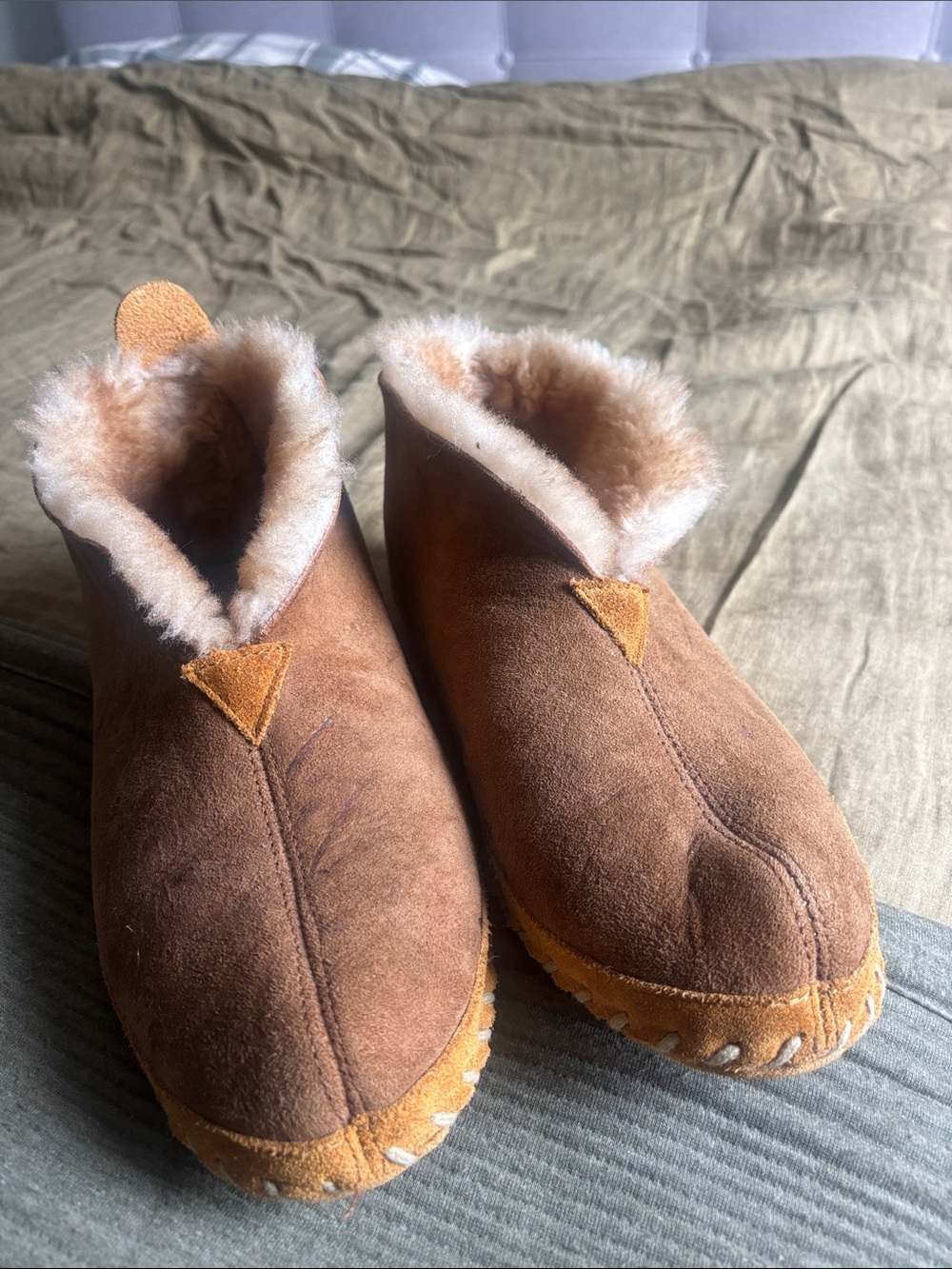 L.L. Bean Wicked Good Slippers Brown Suede Shearling-Lined Slip-On Men’s Sz 10